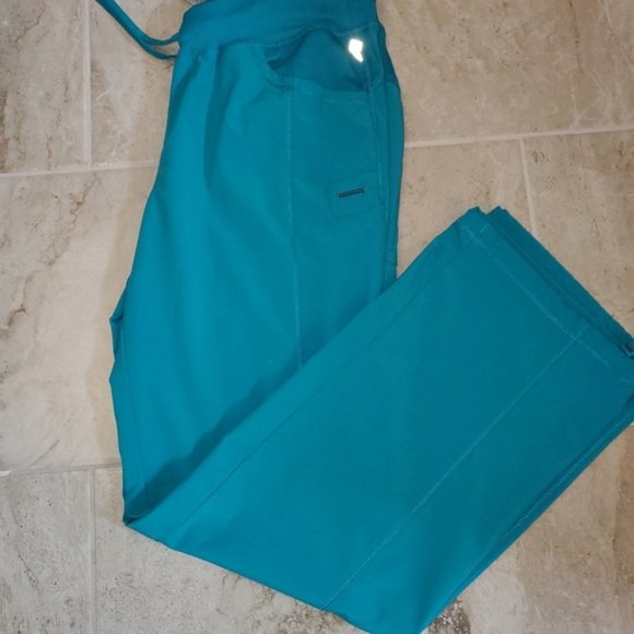 Infinity Antimicrobial Scrub Set - Picture 2 of 2